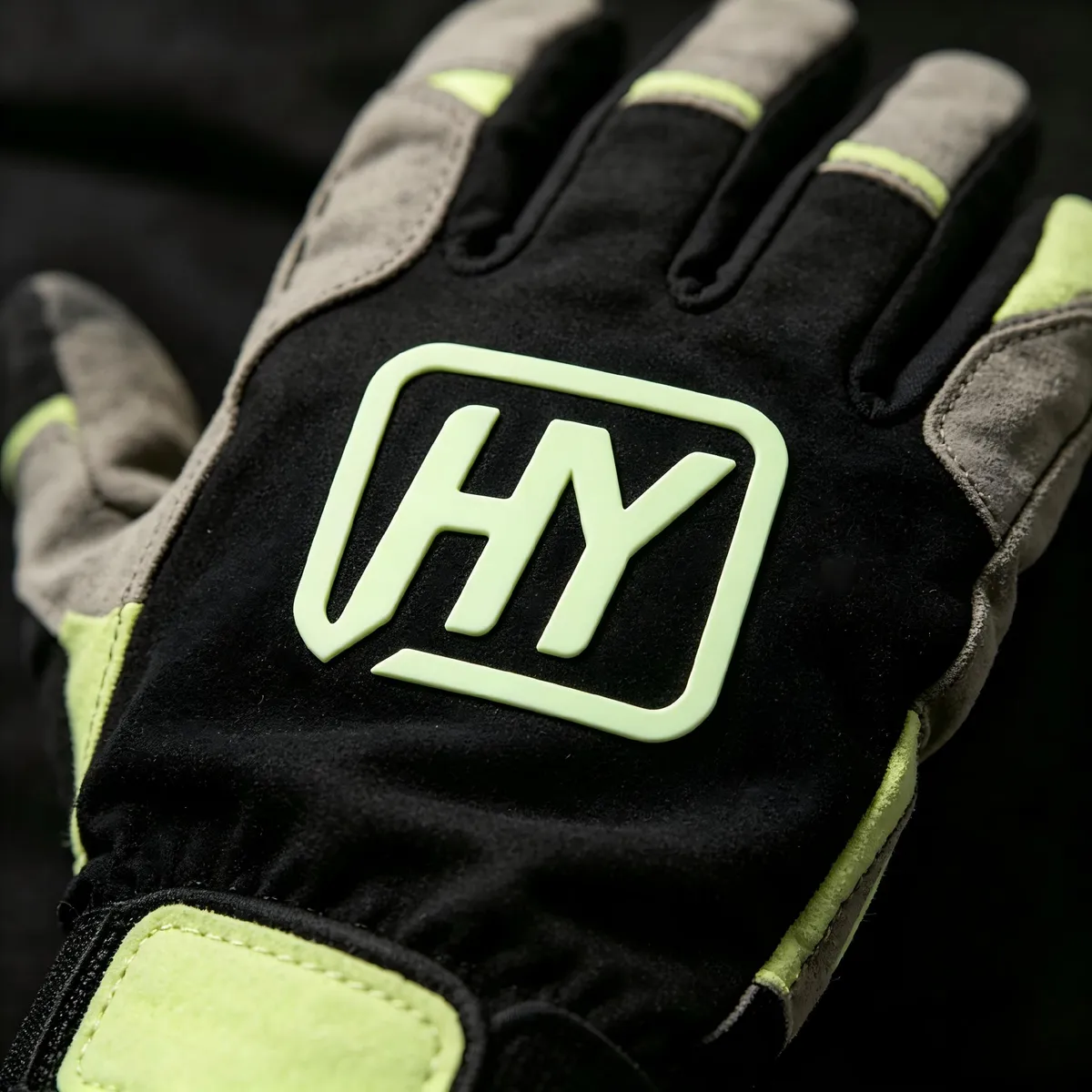 HY-SiO3H-2 luminous siliconeA film showing long-lasting glow-in-the-dark effect and afterglow performance