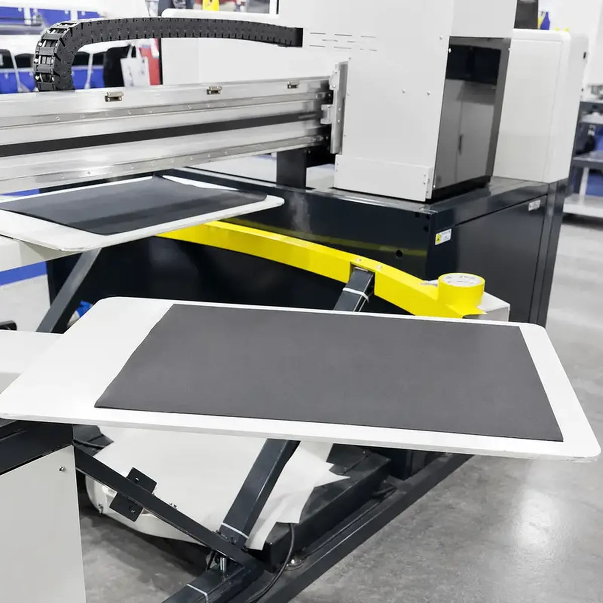 Garment loading and positioning on 6-station rotary carousel platen of hybrid DTG printer